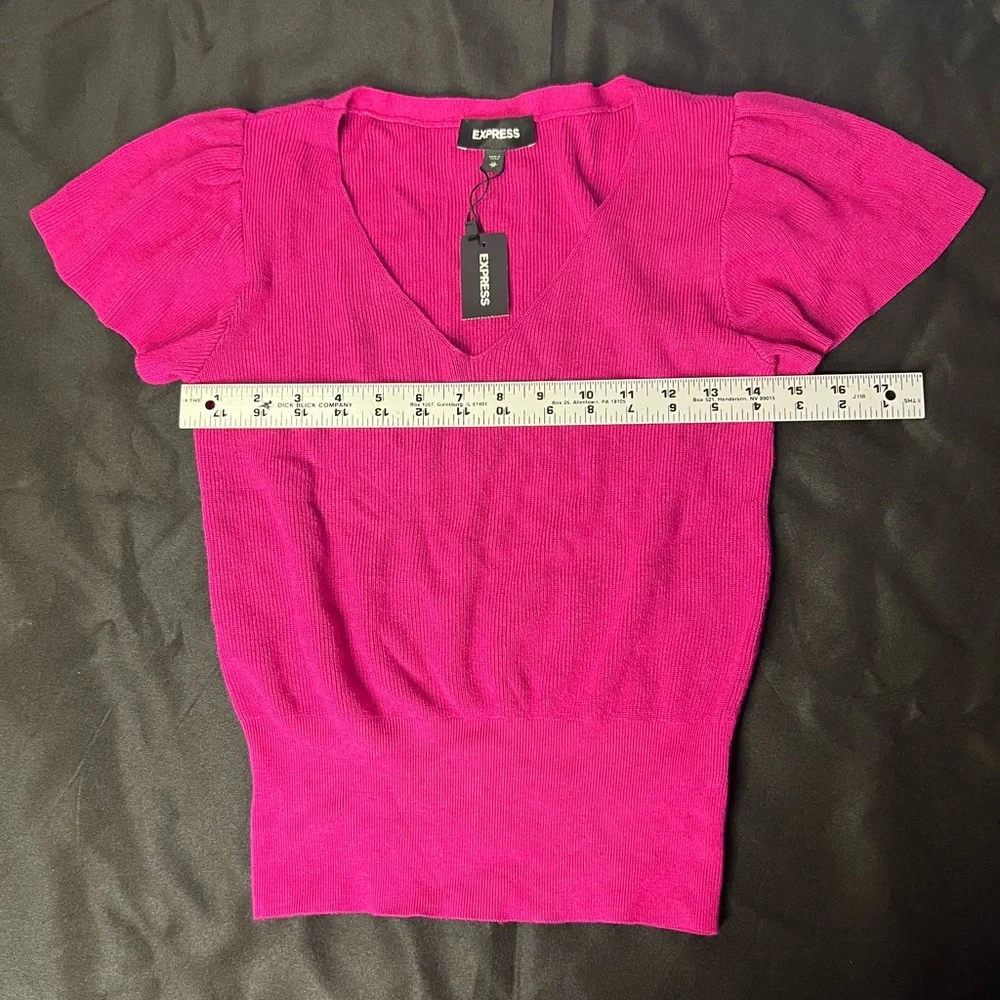 EXPRESS Fushia Pink Women's V-Neck Short Sleeve Sweater Top - Picture 2 of 4